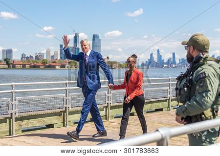 New York, Ny, Usa - May 16, 2019: Mayor Of New York Bill De Blasio And His Wife Chirlane Mccray Arri