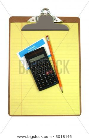 Schránka, kalkulačka, tužka, jméno značky a papír