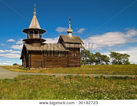 Chiesa ortodossa in legno vecchio