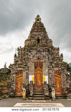 Bali, Indonesia - February 25, 2019: Ulun Danu Beratan Temple Complex In Bedoegoel. Penataran Agung 