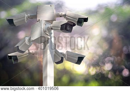 Multi-angle Cctv On Pillar 360 Degree System Background Blast Cipping Path.