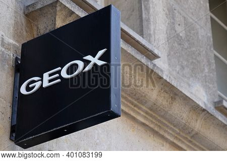 Bordeaux , Aquitaine  France - 12 25 2020 : Geox Shoes Store Shop Logo And Text Sign Of Italian Shoe
