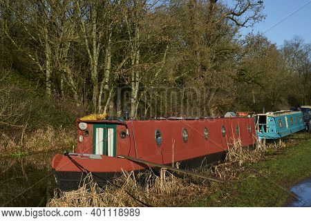 Bath, Somerset, United Kingdom - December 27, 2020: Narrowboats Illuminated By The Early Morning Win