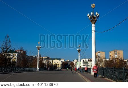 October 22, 2018, Oryol, Russia. Pedestrians On The Alexander Bridge In Oryol.