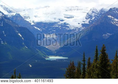 Beautiful Lake Louise And Mountain Range In Banff Nationalpark In Alberta, Canada. View From Whiteho