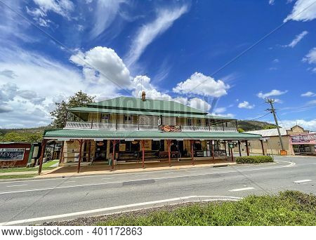 Esk, Australia - December 25, 2020: Facade Of The Country Club Hotel, Located In The Main Street Of 