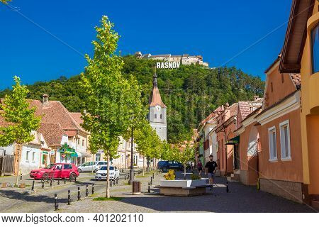 Rasnov, Romania - August, 2019: Streetlife In Rasnov In Sunny Summer Day. On The Street Of A Medieva