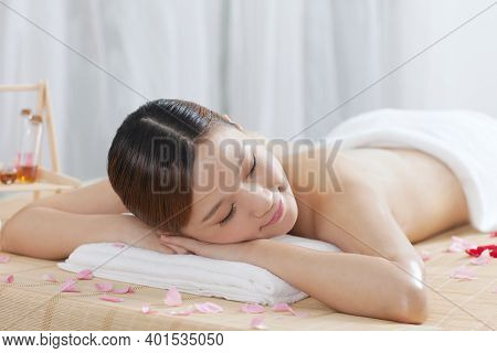 A Young Woman Enjoy Massage High Quality Photo