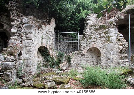 Ruines dans Olimpos