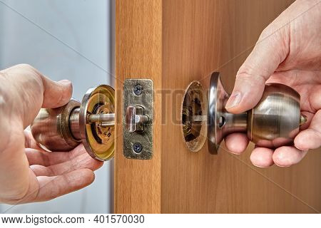Locksmith Showing The Parts Of An Interior Door Handle, Including The Knob, Rose, Bolt, Latch Assemb