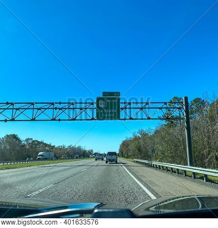 Orlando, Fl Usa - January 20, 2020: Highway Signs On Interstate 4 Leading To Highway 429 Towards Apo