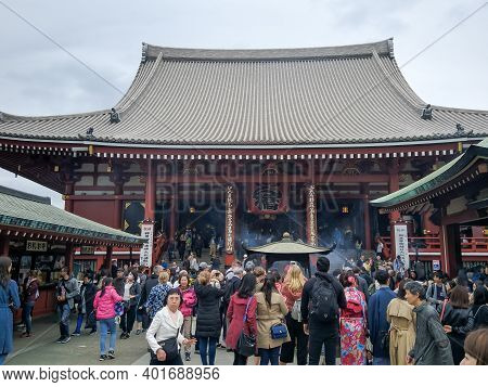 Tokyo, Japan - April 3, 2018: The Main Entrance To The Old Sensoji Buddhist Temple. The Main Entranc