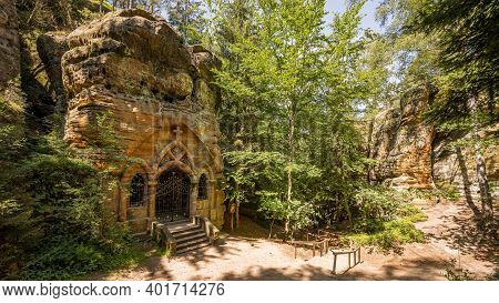 Rock Chapel Of Our Lady Of Lourdes, Modlivy Dul, .