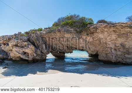 Jurien Bay, Wa / Australia - 07/11/2020 Sandy Cape Recreation Park With White Sand, Turquoise Water,