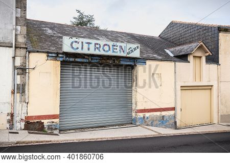 Lege, Vendee, France - September 21, 2020: Old Garage Bearing A Vintage Citroen Car Brand Sign On A 