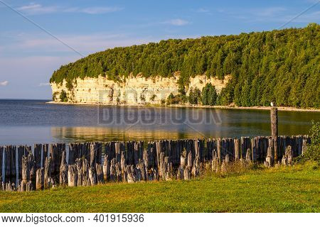 Michigan State Parks. Beautiful View Of Old Harbor And The Limestone Cliffs Along The Coast Of Lake 