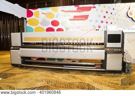 Wide-format Inkjet Printer, In The Office , Close Up.