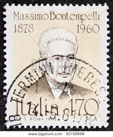 Italien - ca. 1979: Briefmarke gedruckt in Italien zeigt Massimo Bontempelli (1878 – 1960), italienischer journali