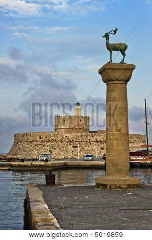 Leuchtturm und Deer Statue, rhodes