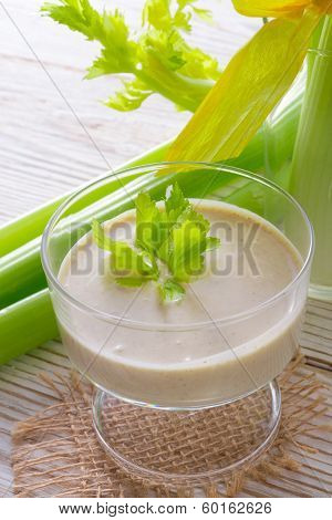 Celery Dippen