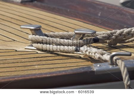 เรือจอดอยู่