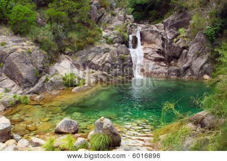 grüne Wasserfall