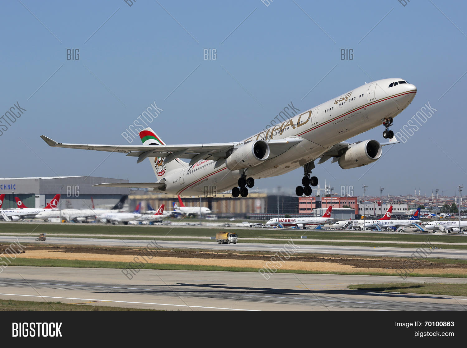 Etihad Airbus A330-300 Image & Photo (Free Trial) | Bigstock