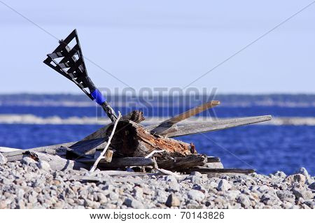 Wooden sea-mark, navigation mark along the coast.