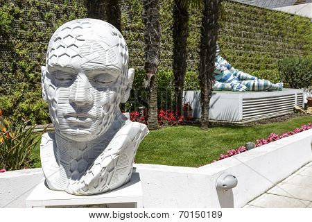 Tadashii, Sculpture, Exposition In Cannes