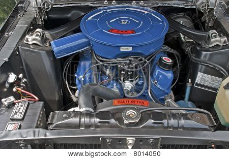 V8 ช่องเครื่องยนต์รถ 1967