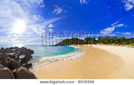 Tropical Beach akşam Panoraması