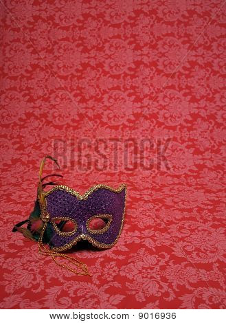 Máscara de carnaval en rojo
