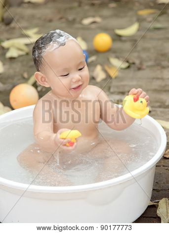 baby bathing