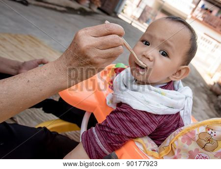 Baby feeding food