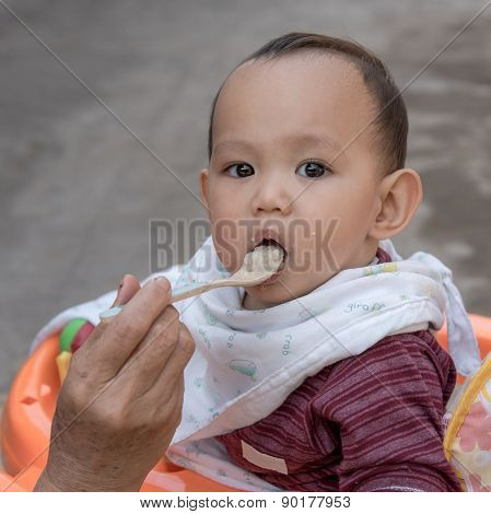 Baby feeding food