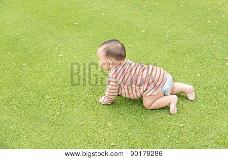 baby playing crawling and sitiing