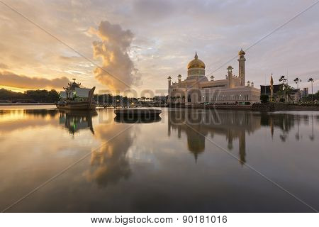Sultan Omar Ali Saifuddien Mosque In Brunei
