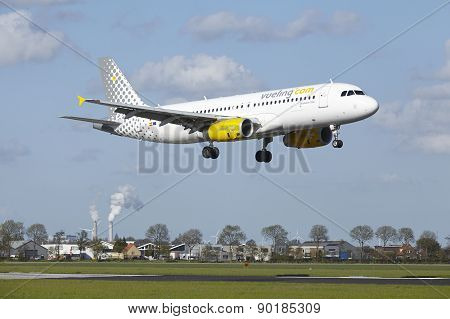 Amsterdam Airport Schiphol - Airbus A320 Of Vueling Lands