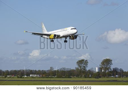 Amsterdam Airport Schiphol - Airbus A320 Of Vueling Lands