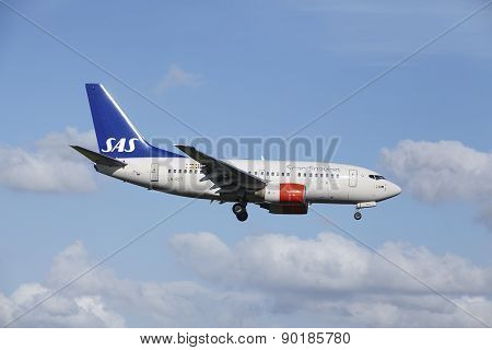 Amsterdam Airport Schiphol - Boeing 737 Of Sas (scandinavian Airlines) Lands