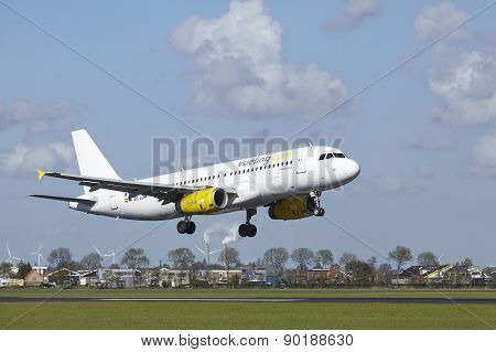 Amsterdam Airport Schiphol - Airbus A320 Of Vueling Lands