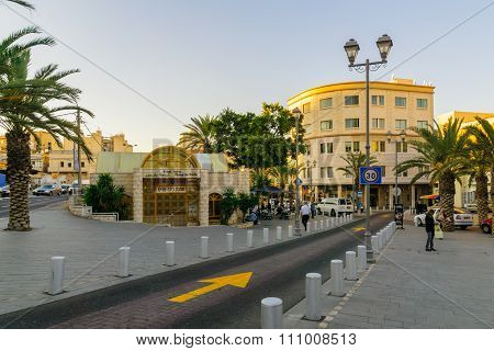 Paris Square, Haifa