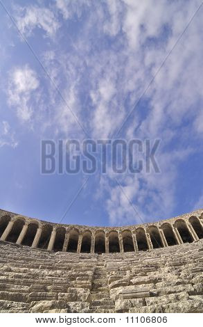 Interior del teatro de Aspendos