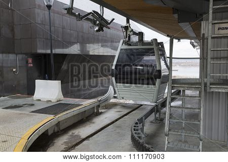 Nizhny Novgorod, RUSSIA - November 04.2015. The cable car across the river Volga is a  longest in co