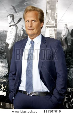 Jeff Daniels at the HBO's Season 2 Premiere of 