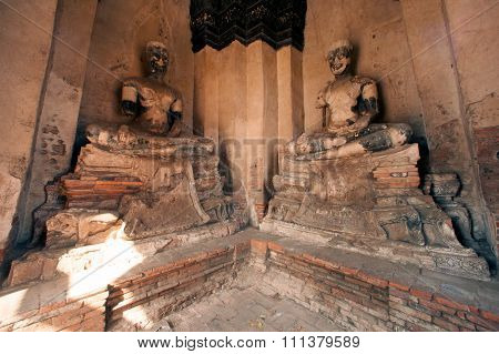 Ancient Buddha In Wat Chaiwatthanaram,Ayutthaya Historical Park Of Thailand.
