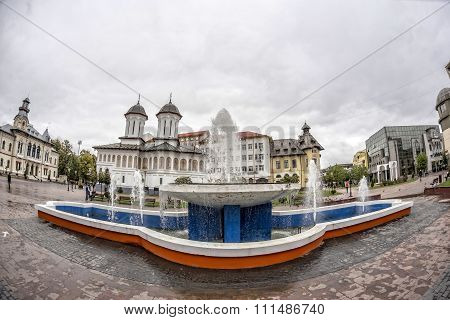 TARGU-JIU, ROMANIA-OCTOBER 08: Fountain in the downtown area  on October 08, 2014 in Targu-Jiu.