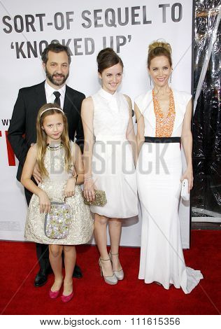 Judd Apatow, Maude Apatow, Iris Apatow and Leslie Mann at the Los Angeles premiere of 