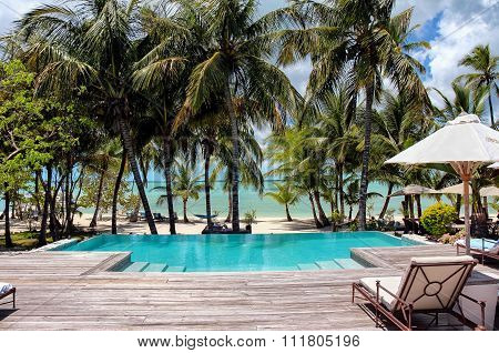 View from the pool to the Beach at the Bahamas