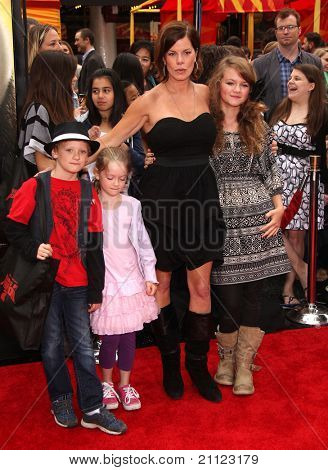 LOS ANGELES - 22 JUN: Marcia Gay Hardin & Family arriva il 